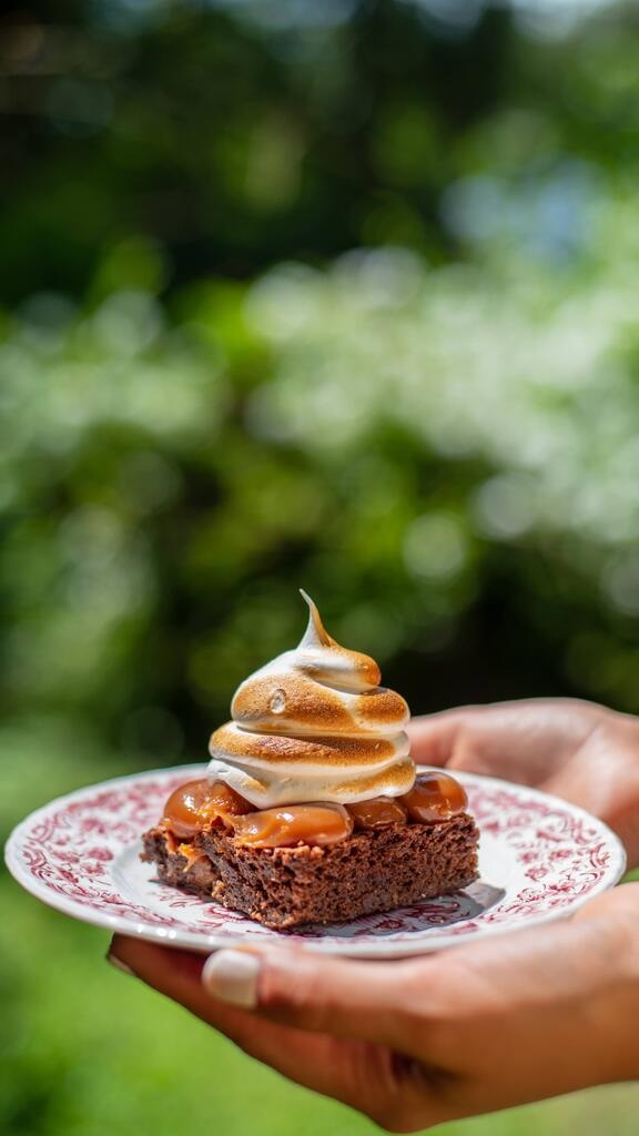 Brownie con Dulce de Leche y Merengue